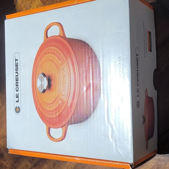 Le Creuset Lace Relief 7.8 inch cocette rondo - Picture 8 of 9